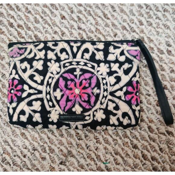Vera Bradley Escapade Wristlet Scroll Medallion Black Purple Floral - Picture 1 of 7
